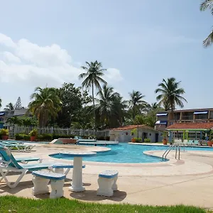 Villa Paradigm, Dorado